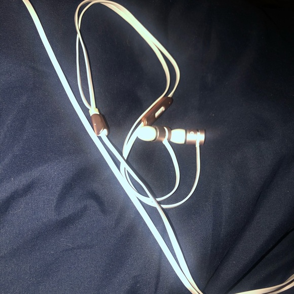 Beats by Dr. Dre urBeats In-Ear Headphones - Picture 3 of 4